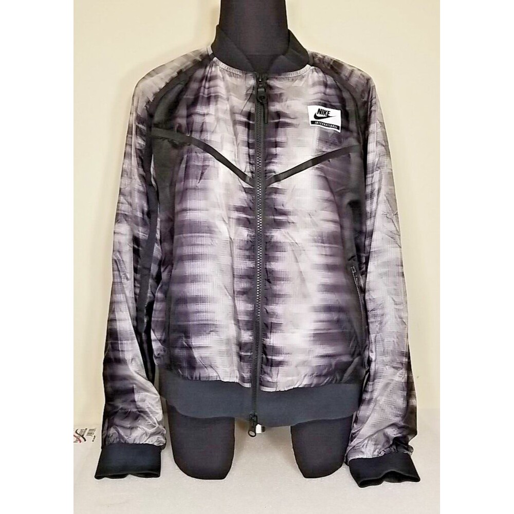 Vintage Women's Nike International Jacket M (8/10)  Pleated Back Black      T22